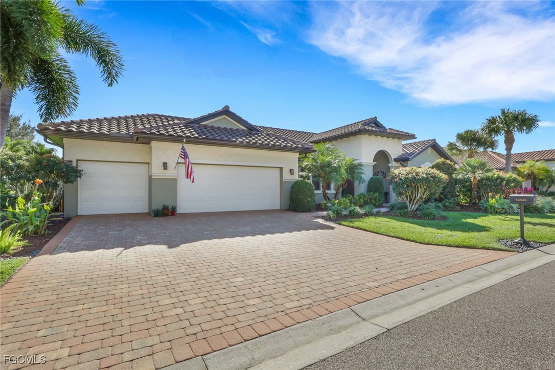 4 Bed Pool Home for Sale in Hampton Park, photo 2