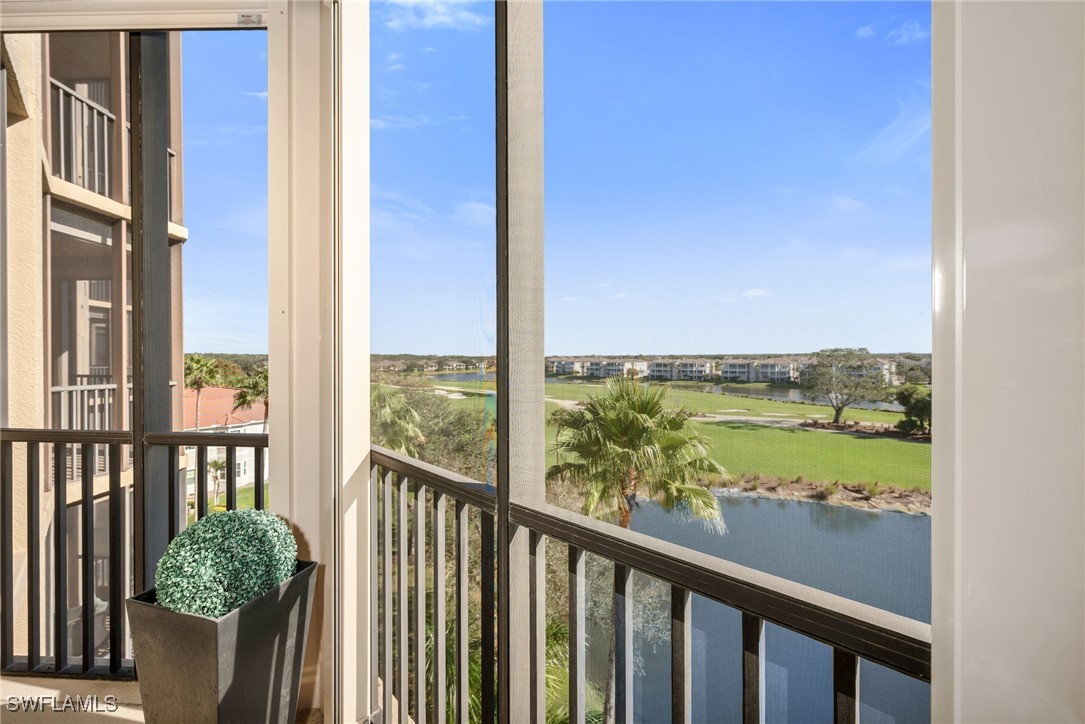 3 Bed Waterfront Home for Sale in Vista Pointe, photo 2