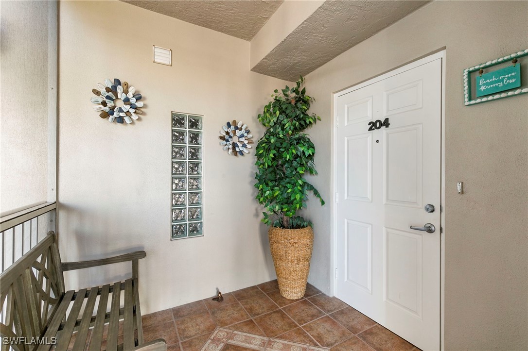 3 Bed Waterfront Home for Sale in Marco Island, photo 2