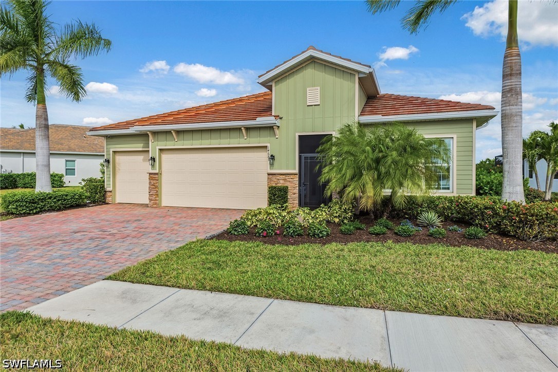 3 Bed Pool Home for Sale in Sutton Cay, photo 2