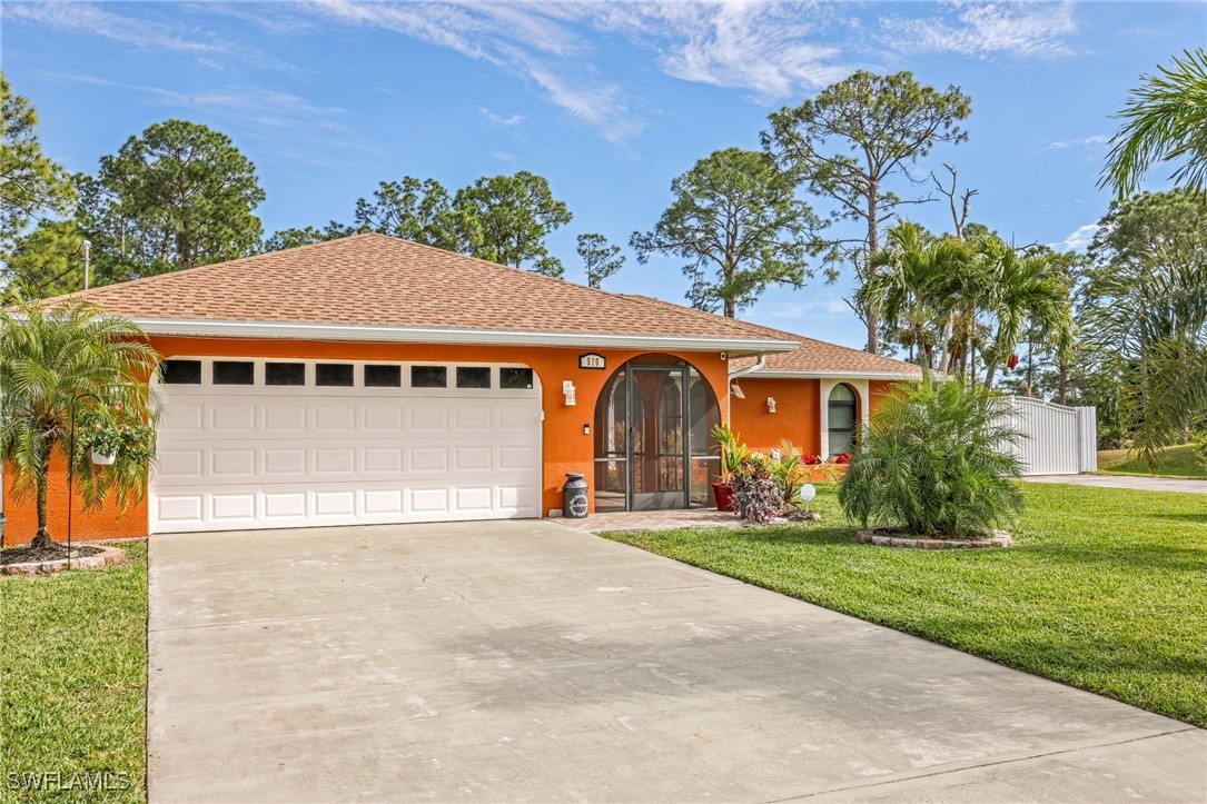 3 Bed Pool Home for Sale in Lehigh Acres, photo 2