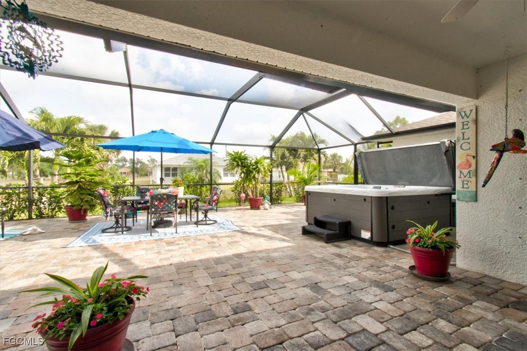 3 Bed SingleFamilyResidence for Sale in Cape Coral, photo 2