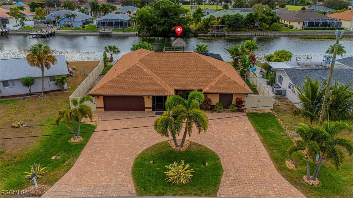 3 Bed Pool Home for Sale in Cape Coral, photo 2