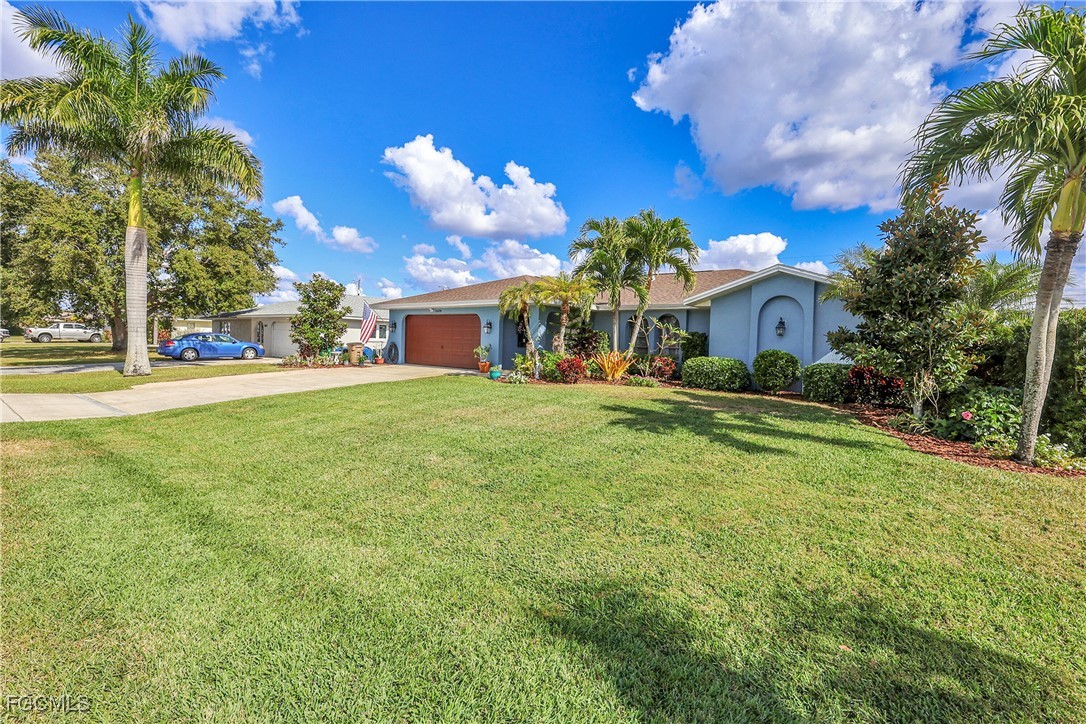 3 Bed SingleFamilyResidence for Sale in Cape Coral, photo 2