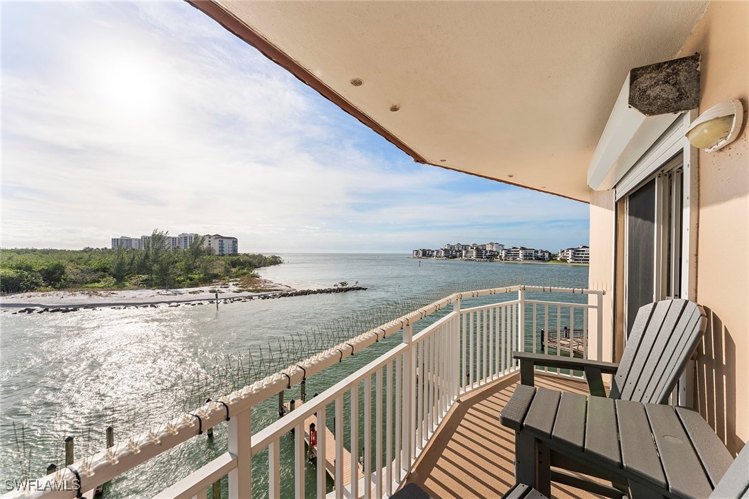 3 Bed Waterfront Home for Sale in Marco Island, photo 2