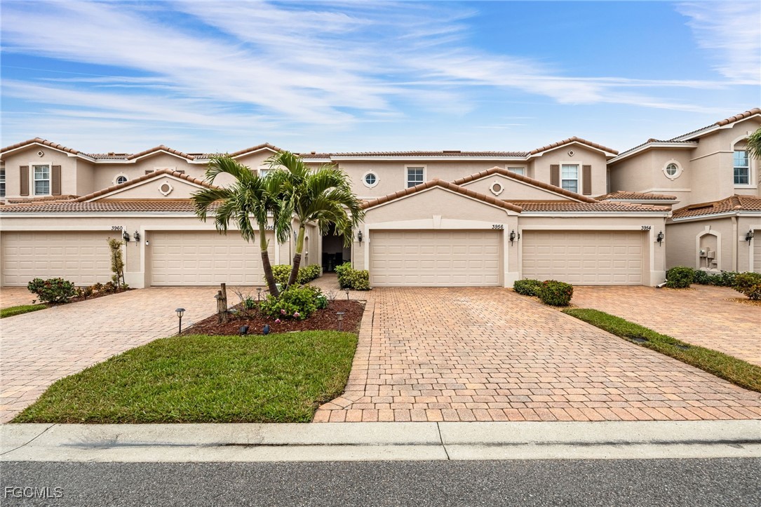 2 Bed Townhouse for Sale in Fort Myers, photo 2