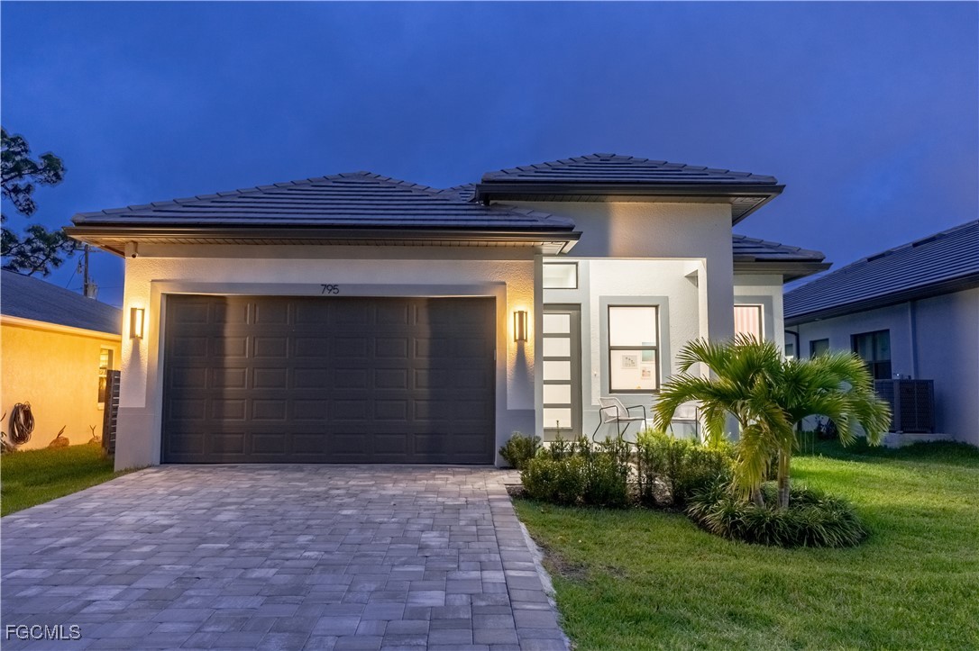 5 Bed Pool Home for Sale in Naples Park, photo 2