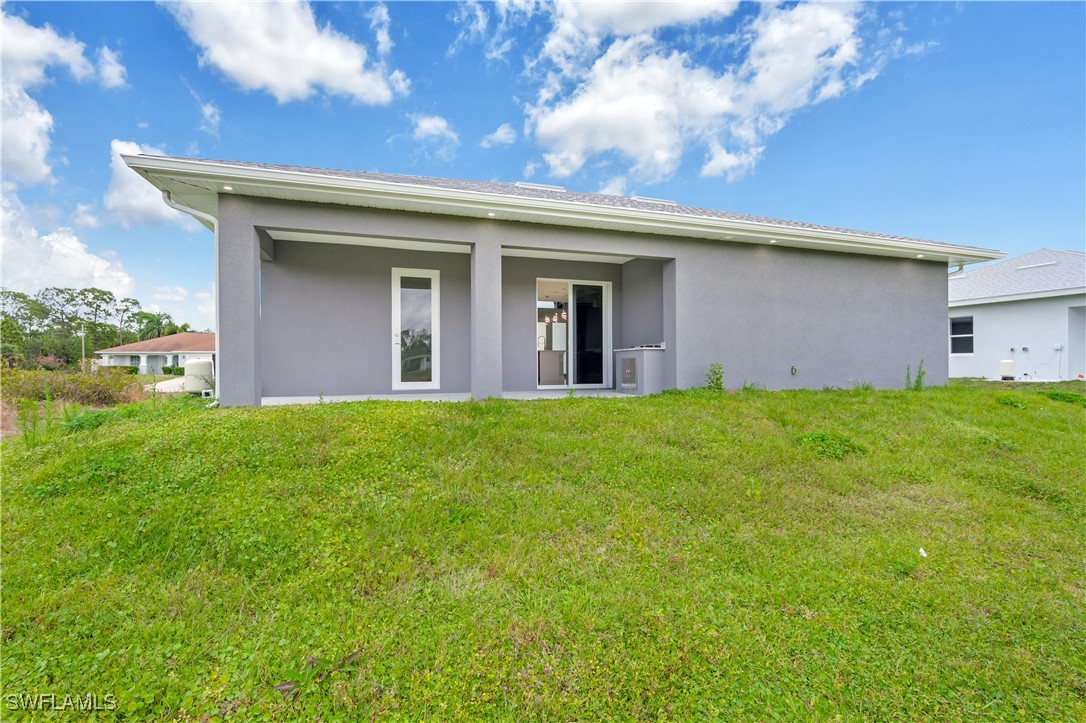 3 Bed SingleFamilyResidence for Sale in Lehigh Acres, photo 2