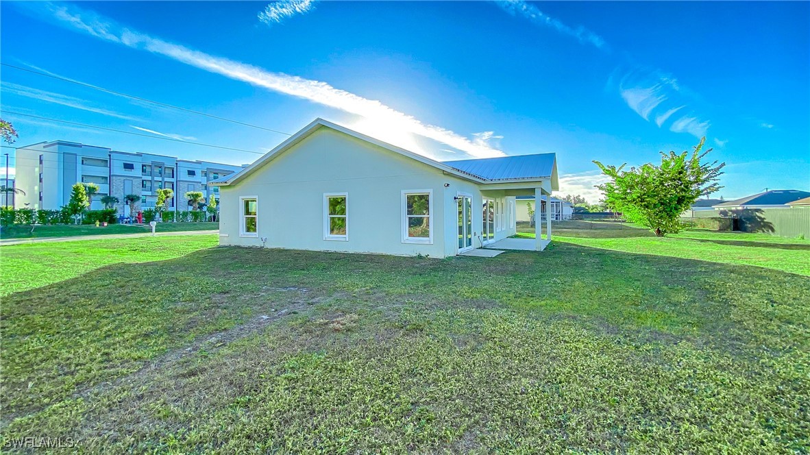 3 Bed SingleFamilyResidence for Sale in Cape Coral, photo 2