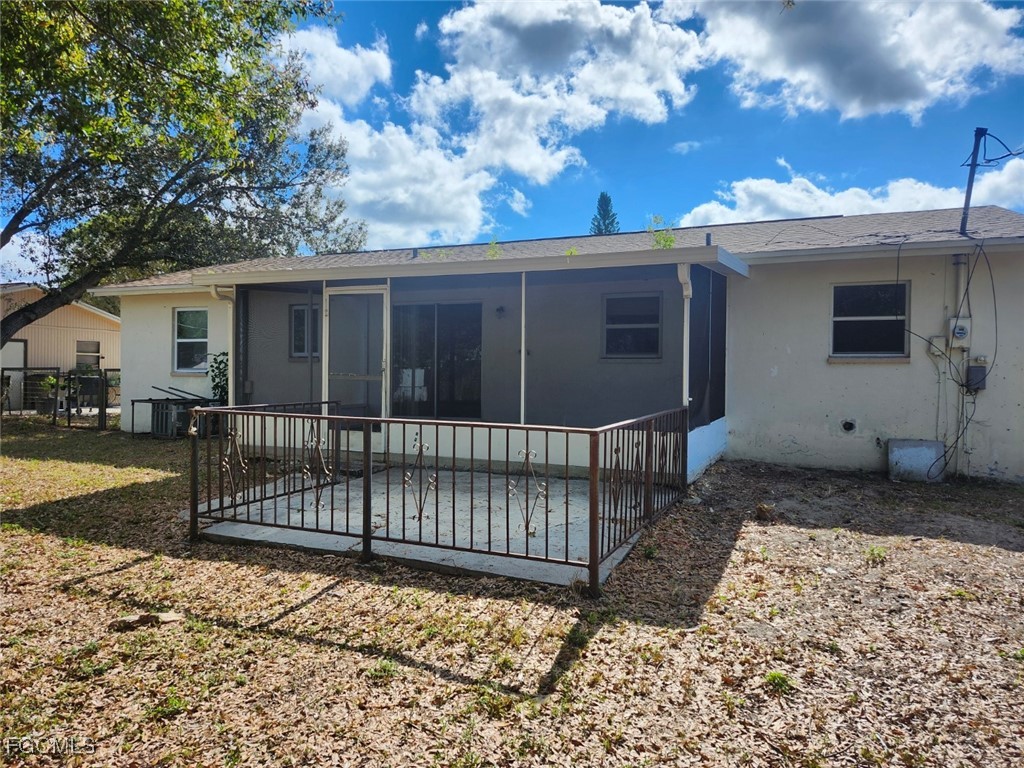 3 Bed SingleFamilyResidence for Sale in Fort Myers, photo 2