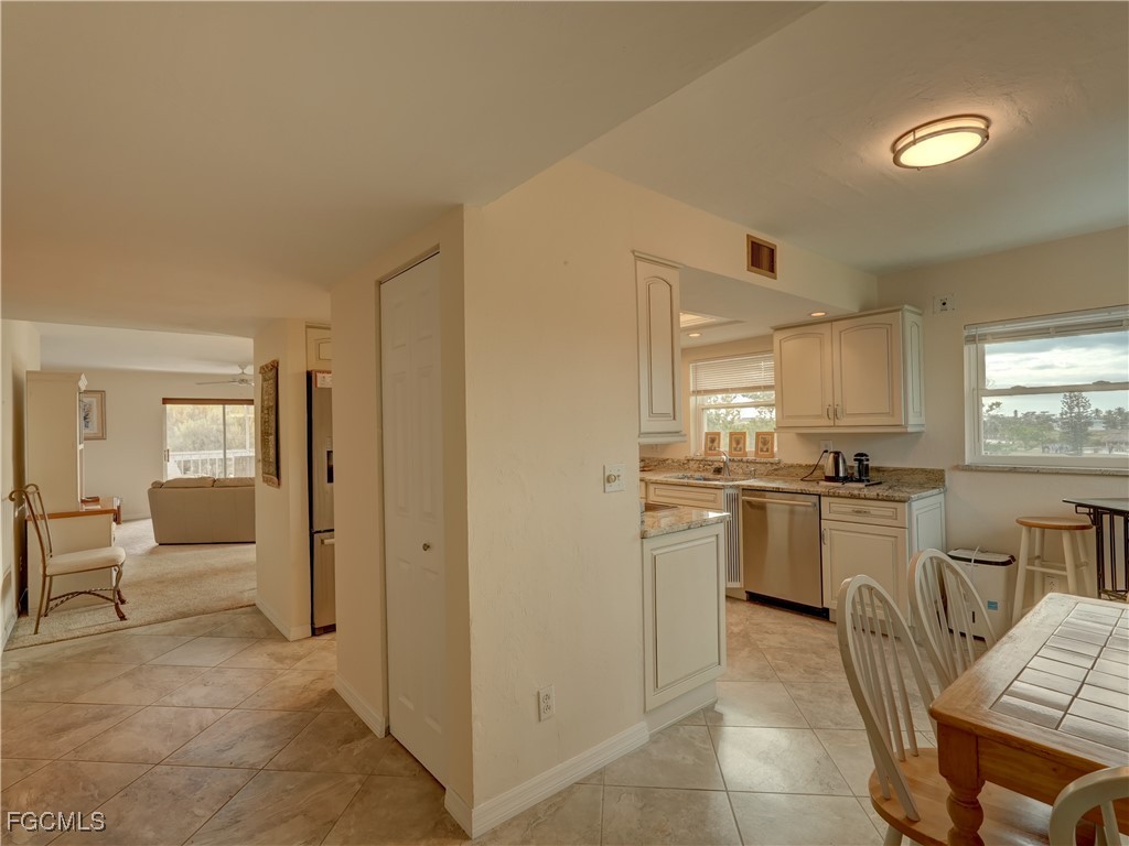 2 Bed Waterfront Home for Sale in Fort Myers Beach, photo 2