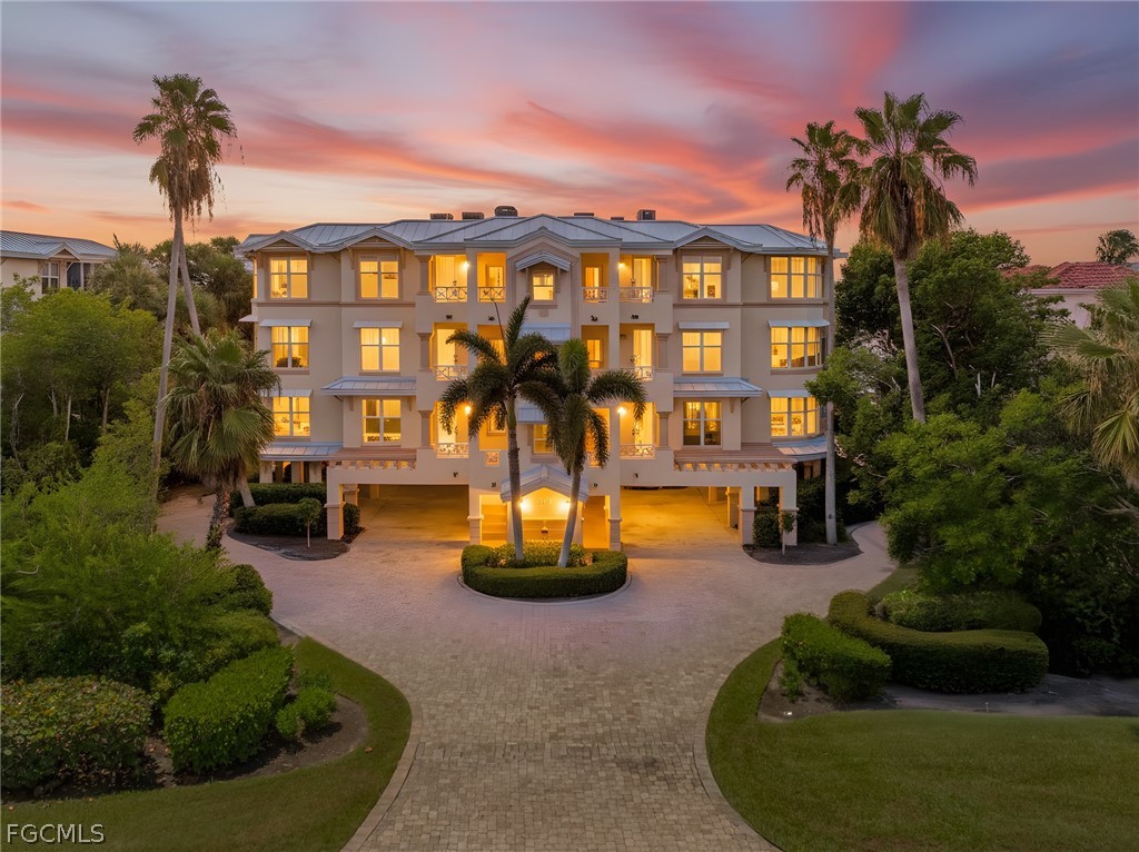 3 Bed Pool Home for Sale in Sanibel, photo 2