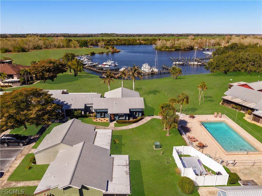 2 Bed Waterfront Home for Sale in Labelle, photo 2