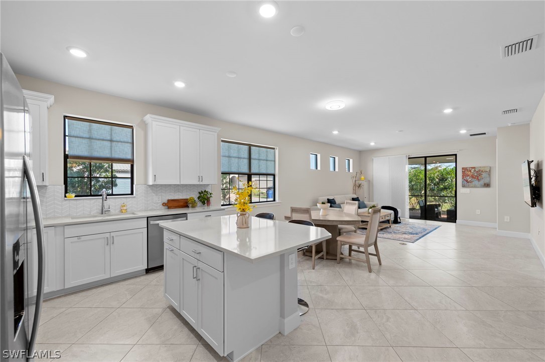 2 Bed Attached for Sale in Esplanade Lake Club, photo 2