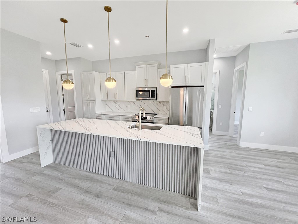 4 Bed SingleFamilyResidence for Sale in Lehigh Acres, photo 2