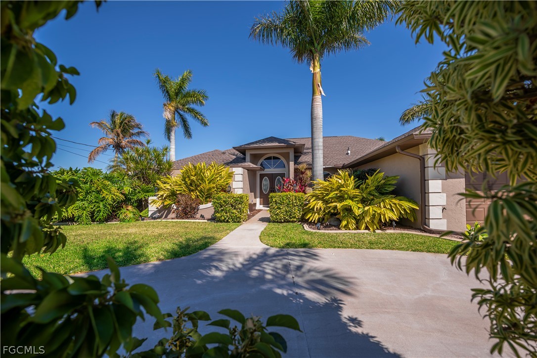 3 Bed Pool Home for Sale in Cape Coral, photo 2