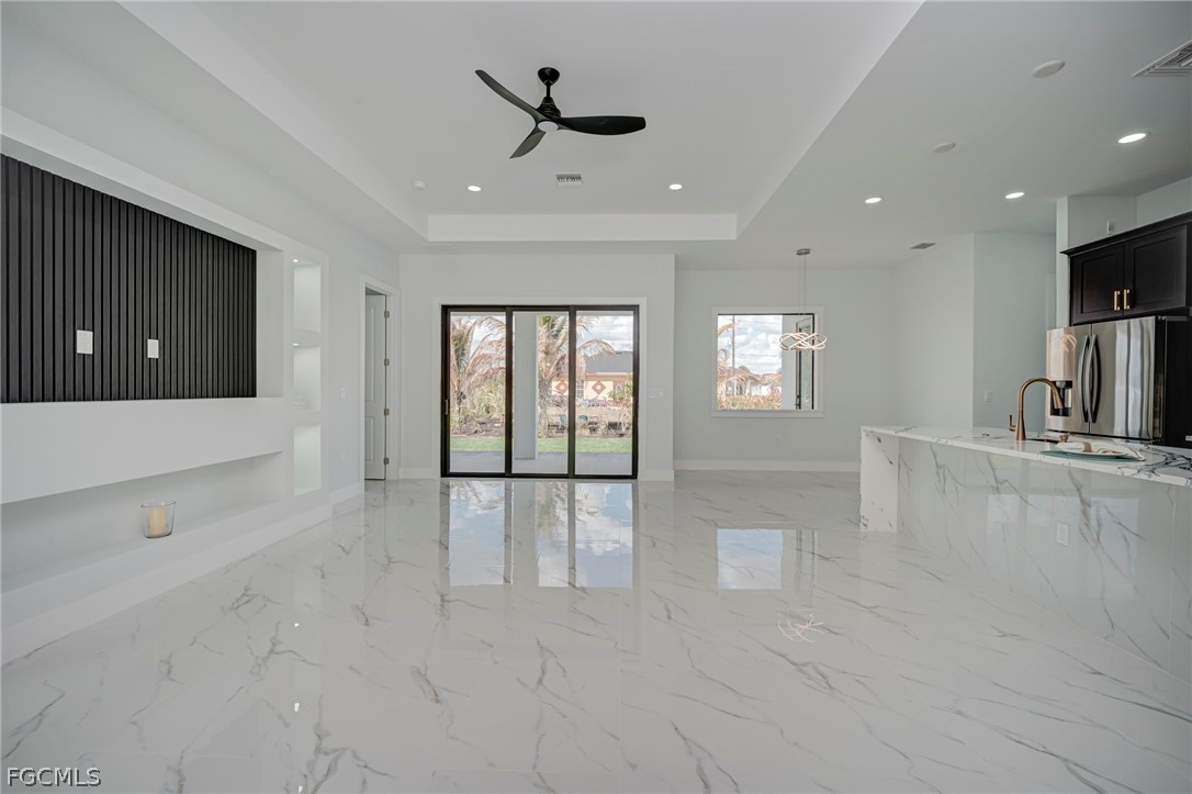 3 Bed SingleFamilyResidence for Sale in Lehigh Acres, photo 2