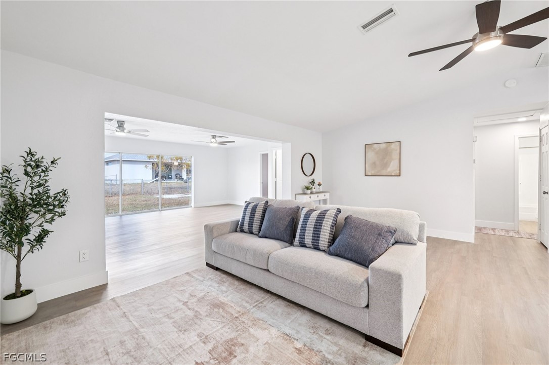 5 Bed SingleFamilyResidence for Sale in Cape Coral, photo 2