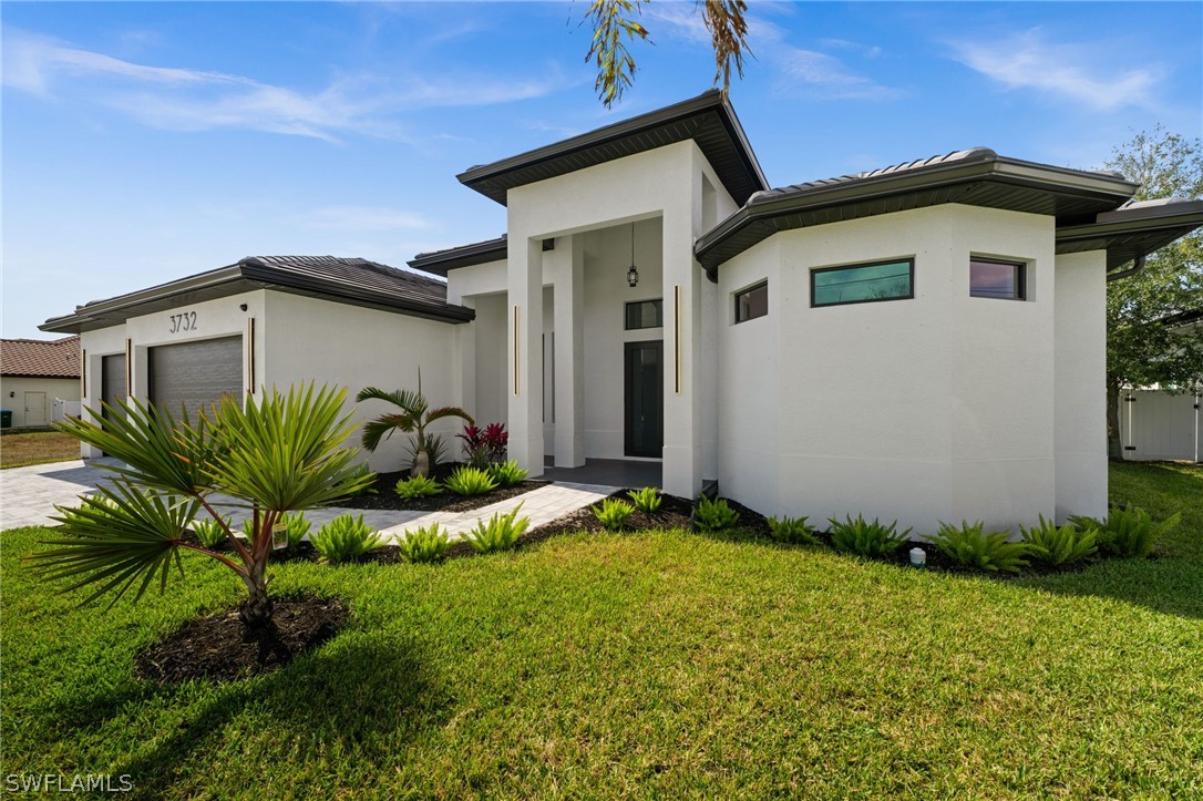 3 Bed Pool Home for Sale in Cape Coral, photo 2