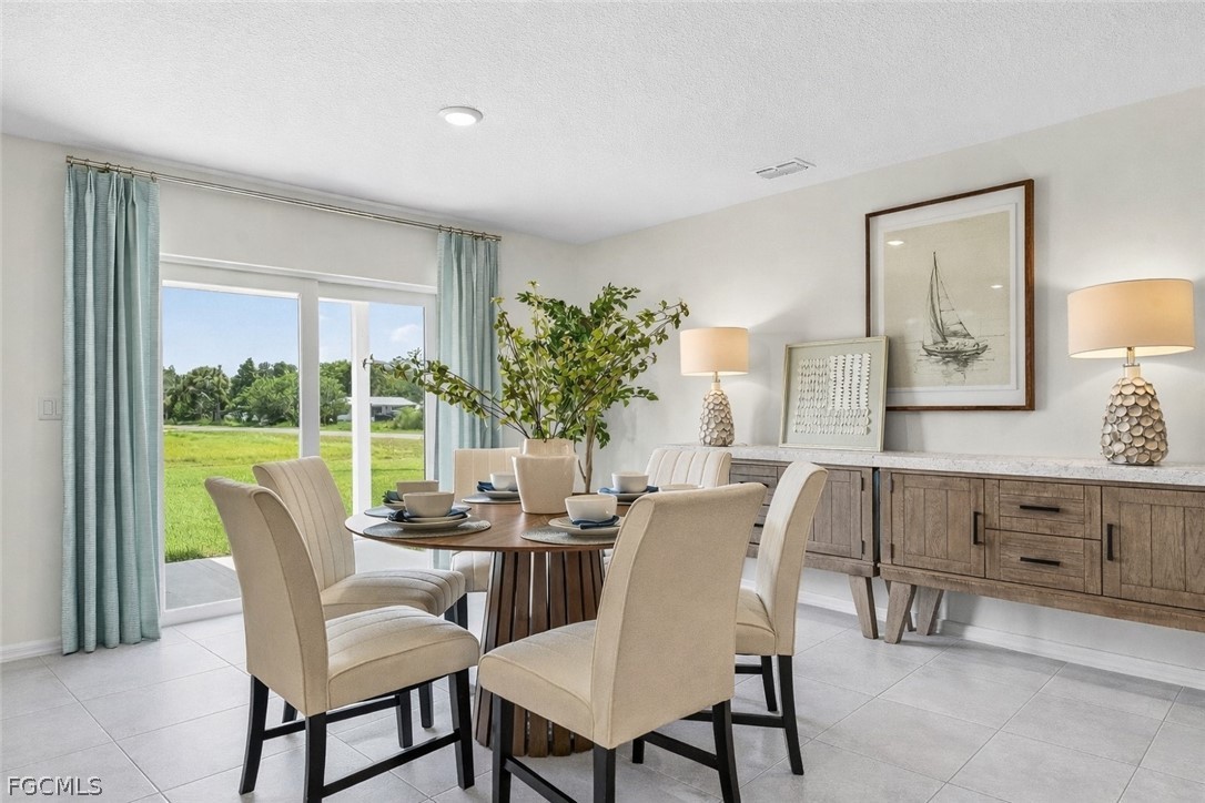 4 Bed SingleFamilyResidence for Sale in Labelle Acres, photo 2