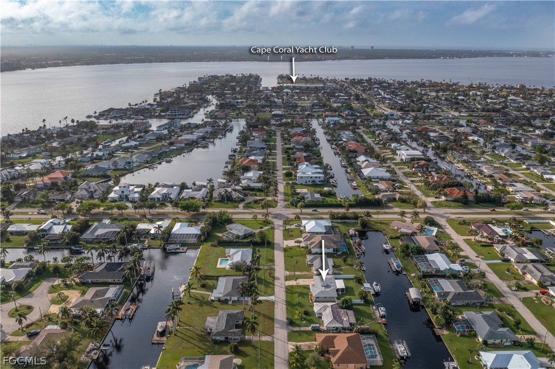 3 Bed Waterfront Home for Sale in Cape Coral, photo 2