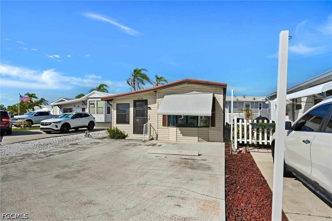 1 Bed ManufacturedHome for Sale in Estero, photo 2