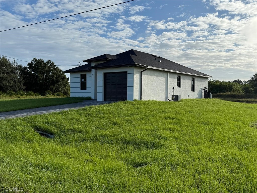 3 Bed SingleFamilyResidence for Sale in Lehigh Acres, photo 2