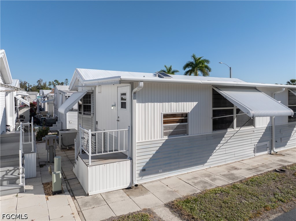 1 Bed ManufacturedHome for Sale in North Fort Myers, photo 2