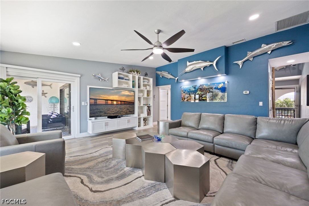 2 Bed Waterfront Home for Sale in Cape Coral, photo 2