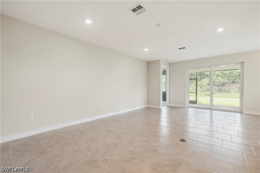 4 Bed Waterfront Home for Sale in Coral Bay, photo 2