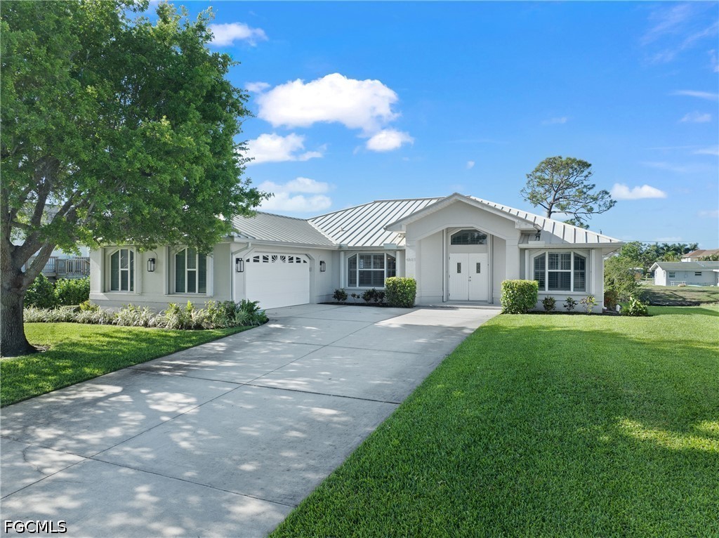 3 Bed Waterfront Home for Sale in Estero, photo 2