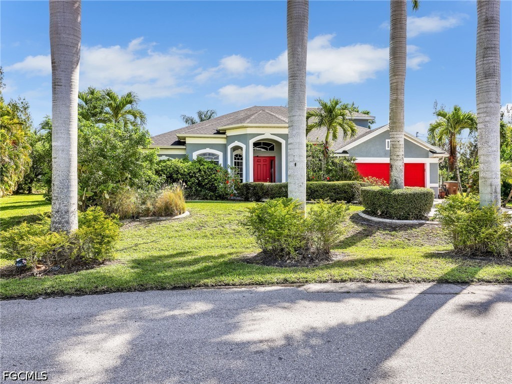 3 Bed Pool Home for Sale in Cape Coral, photo 2