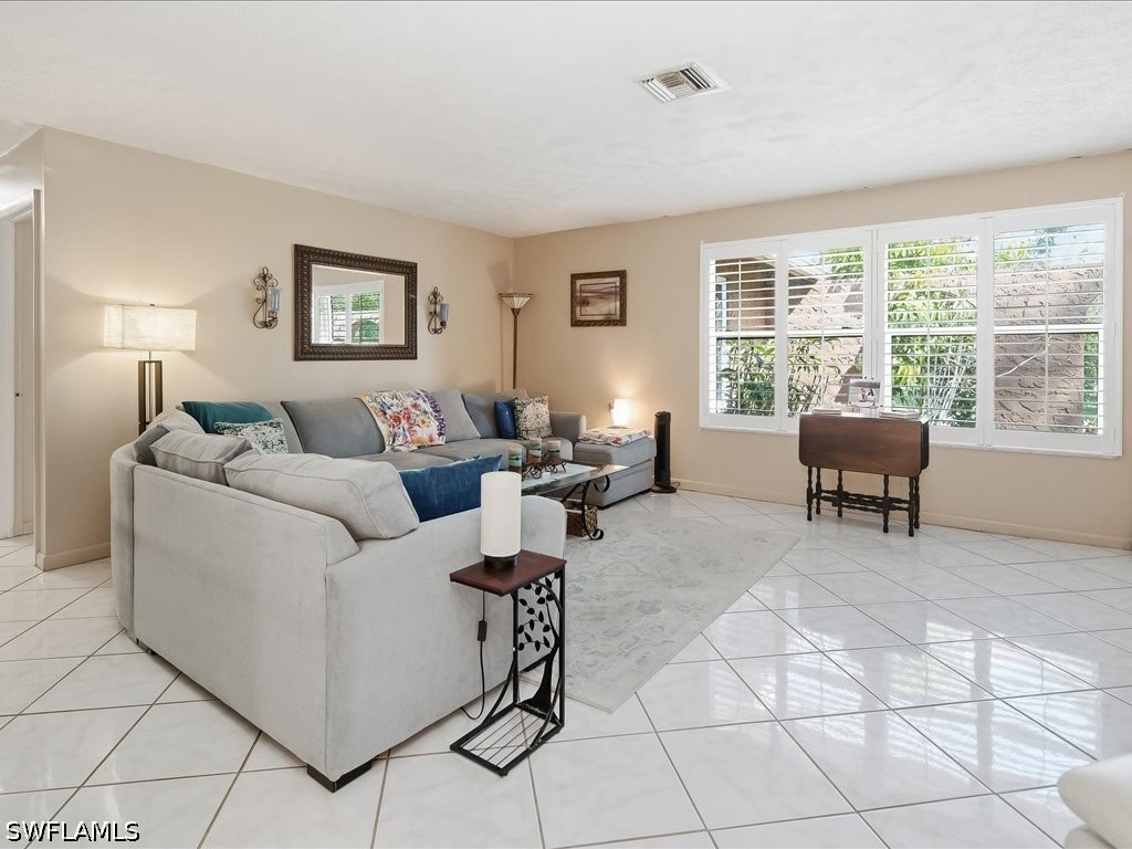 3 Bed Pool Home for Sale in Naples, photo 2