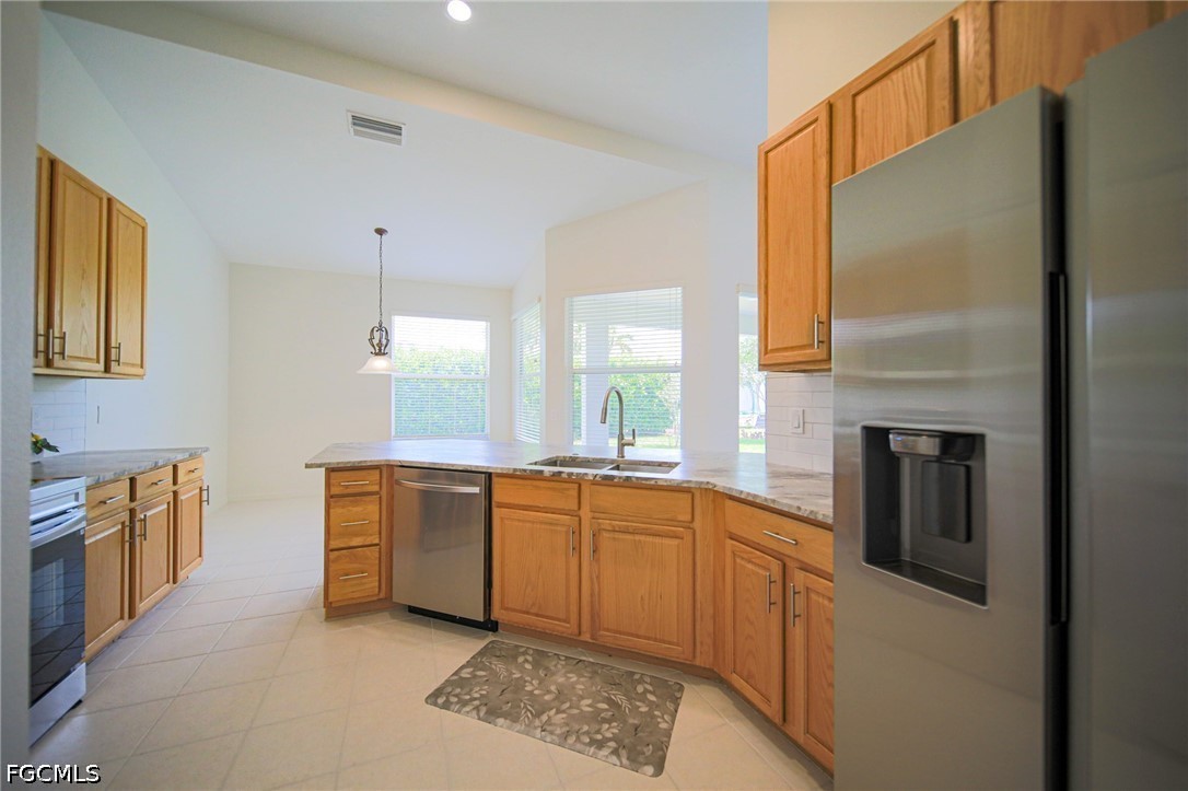 4 Bed SingleFamilyResidence for Sale in Danforth Lakes, photo 2