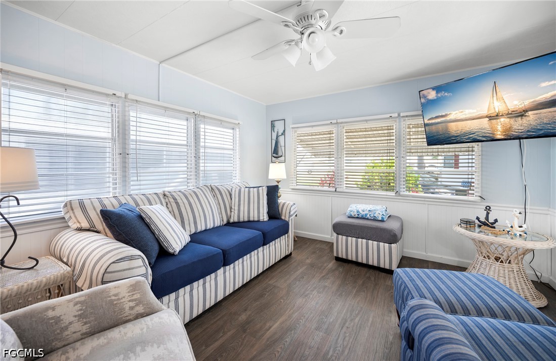 1 Bed ManufacturedHome for Sale in Estero, photo 2