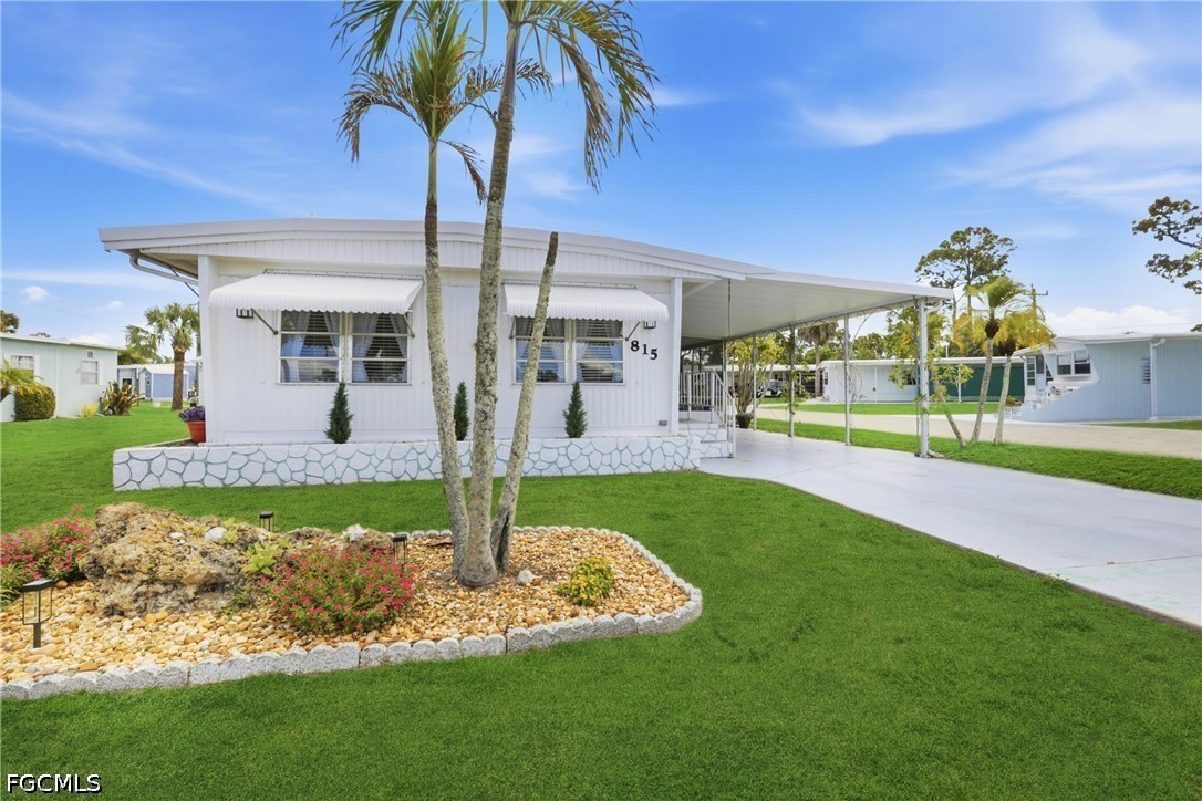 2 Bed ManufacturedHome for Sale in North Fort Myers, photo 2