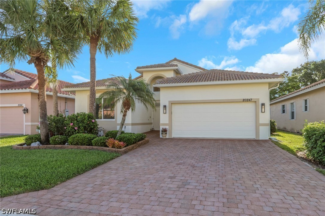 2 Bed SingleFamilyResidence for Sale in Estero, photo 2
