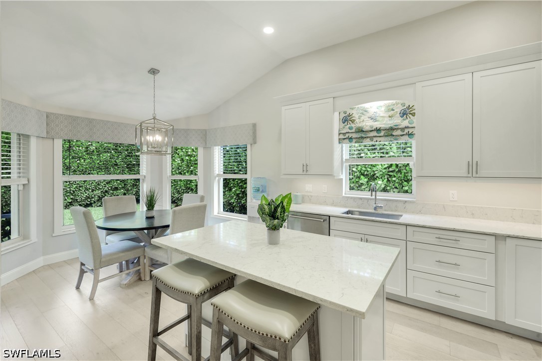 2 Bed SingleFamilyResidence for Sale in Naples, photo 2