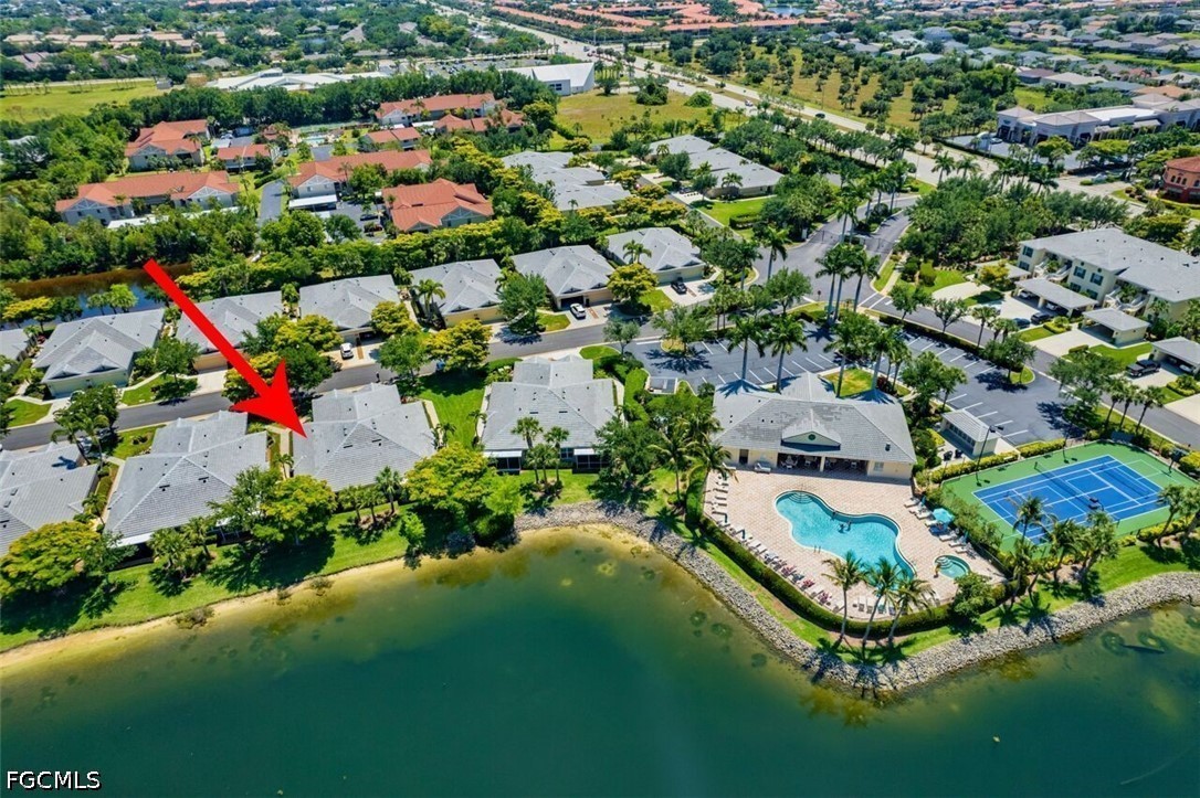 2 Bed Waterfront Home for Sale in Fort Myers, photo 2