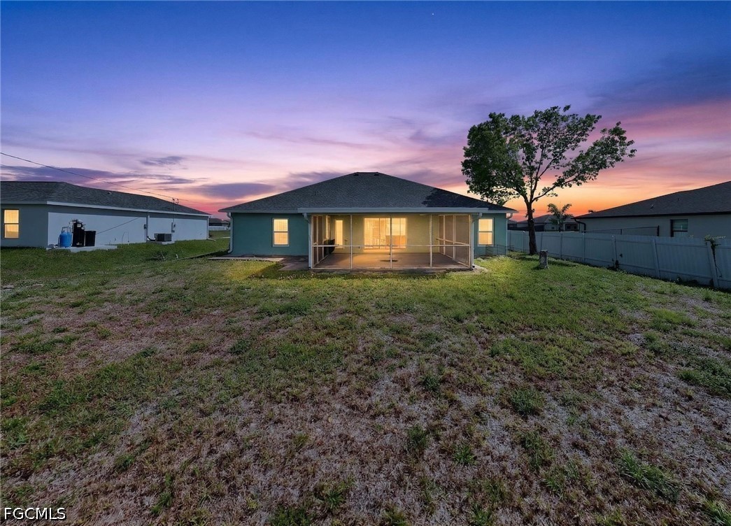 3 Bed SingleFamilyResidence for Sale in Cape Coral, photo 2