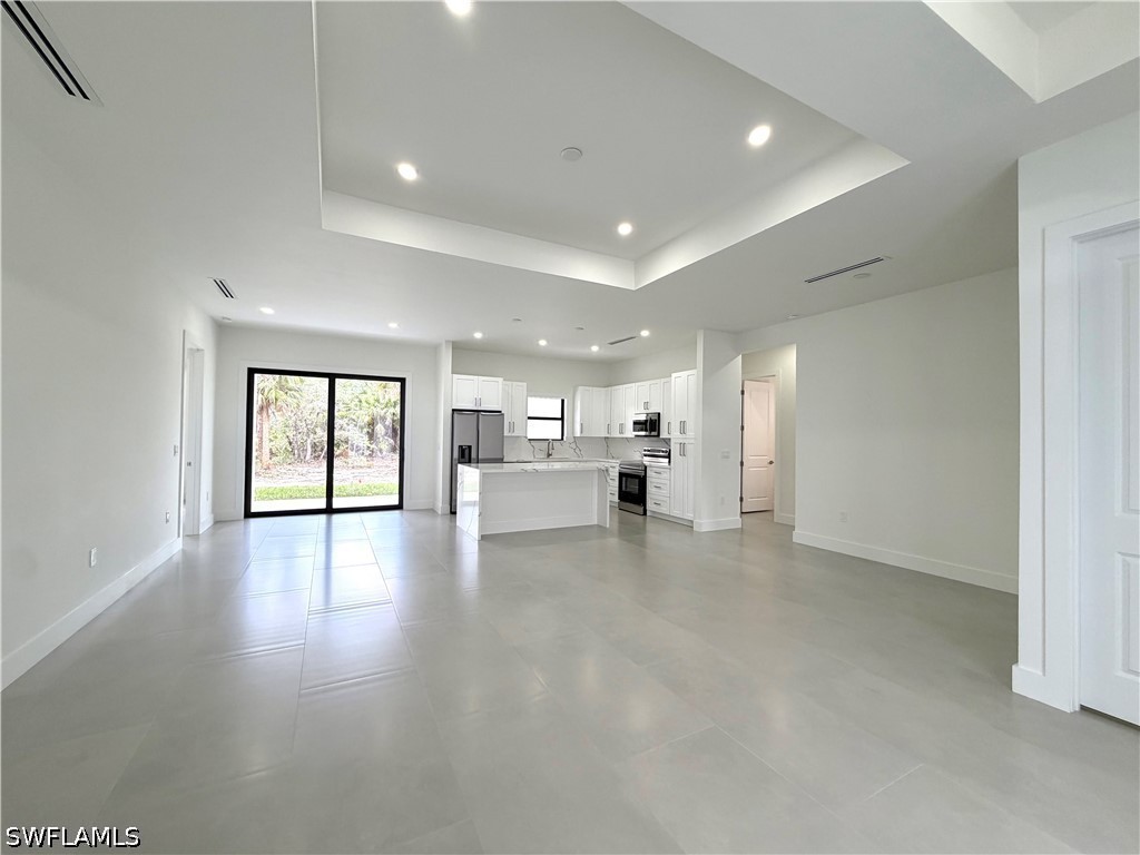 4 Bed SingleFamilyResidence for Sale in Naples, photo 2