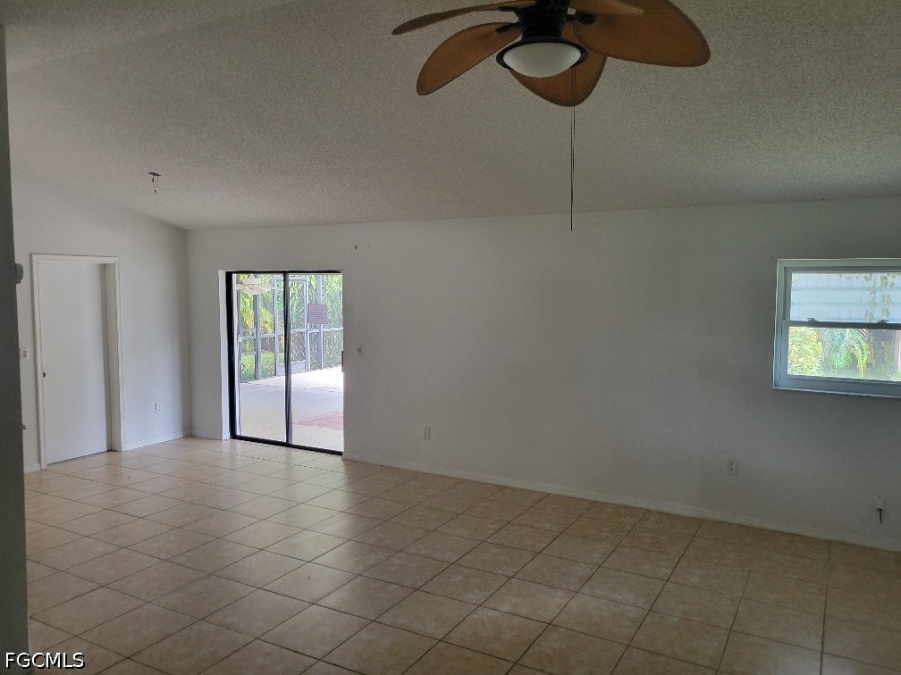 2 Bed Pool Home for Sale in Cape Coral, photo 2