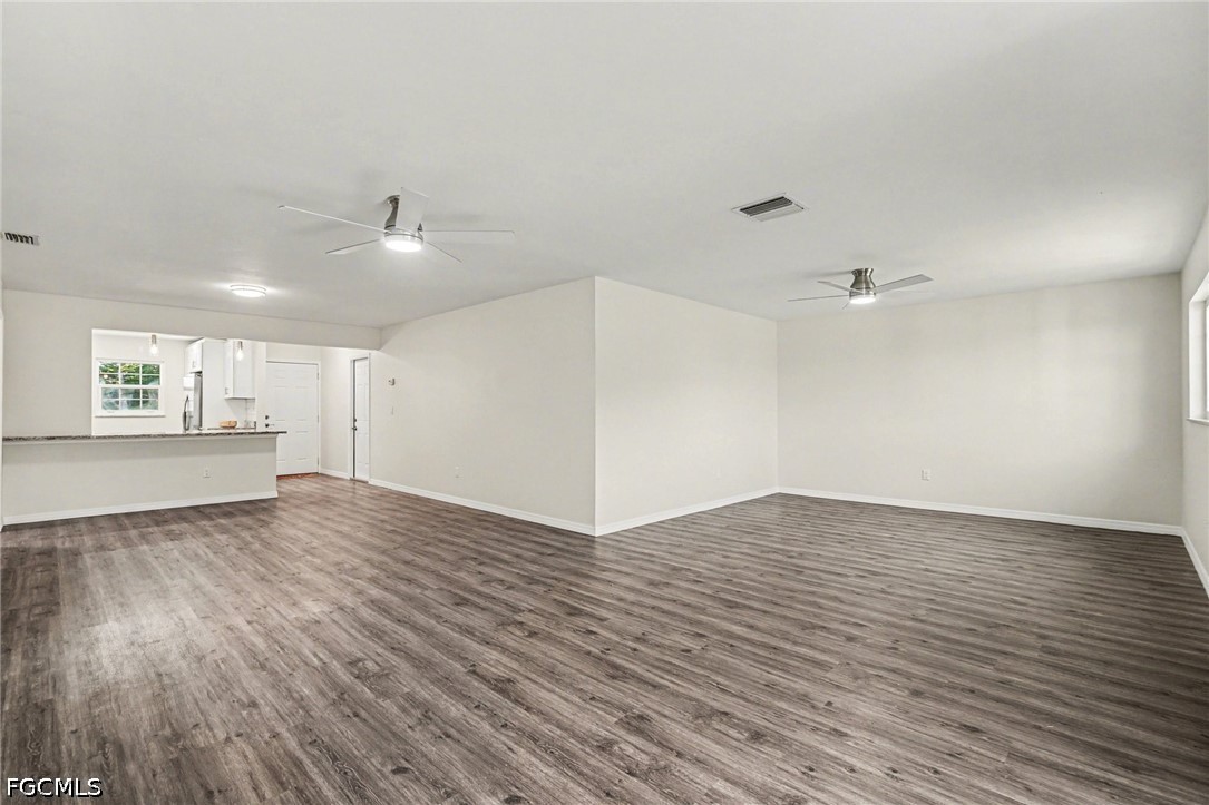 2 Bed Attached for Sale in Fort Myers, photo 2