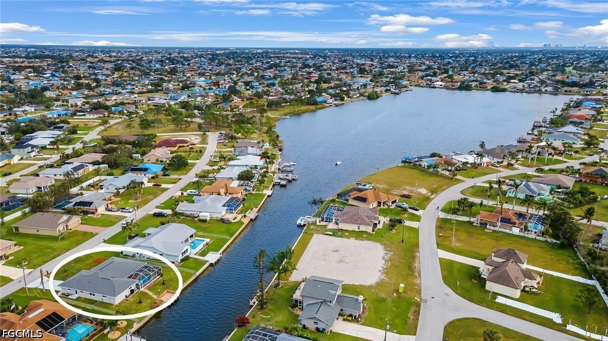 3 Bed Pool Home for Sale in Cape Coral, photo 2