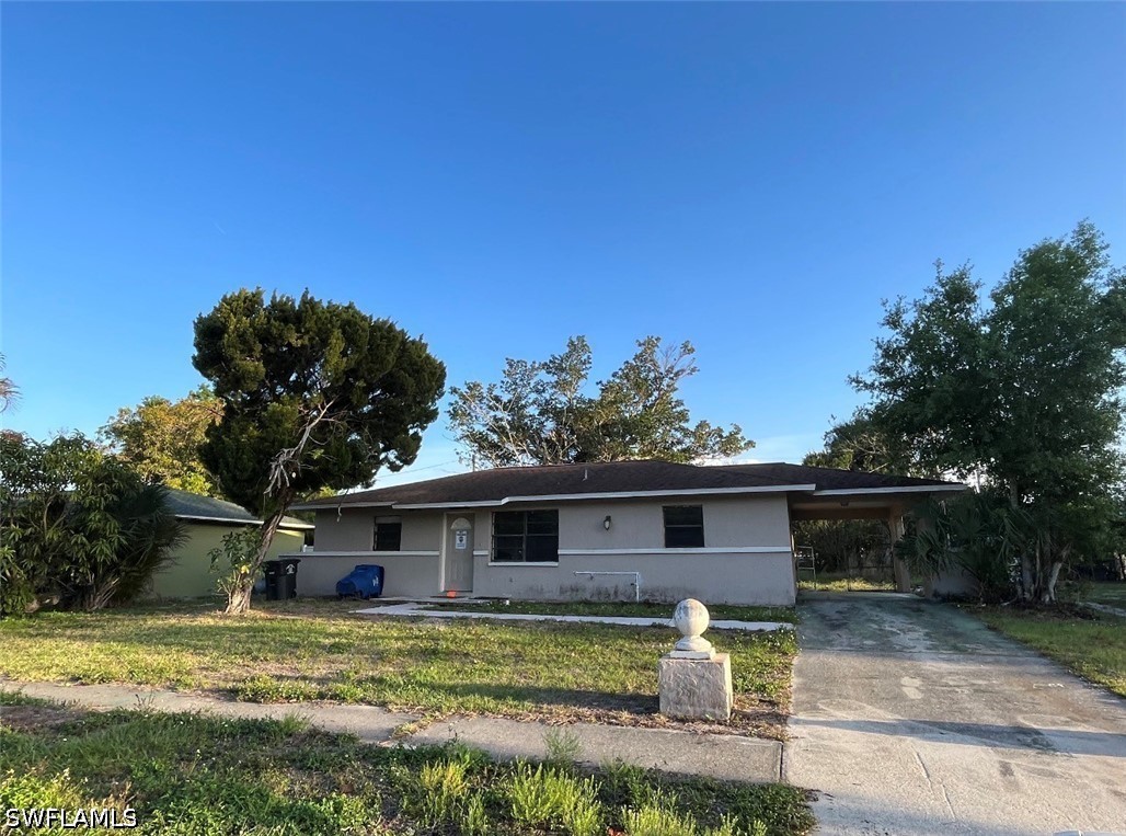 3 Bed SingleFamilyResidence for Sale in Fort Myers, photo 2