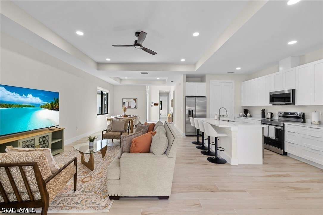4 Bed SingleFamilyResidence for Sale in Naples, photo 2