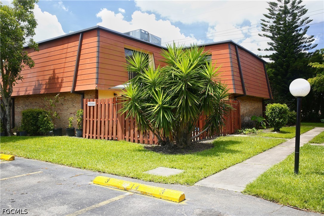 2 Bed Townhouse for Sale in Fort Myers, photo 2