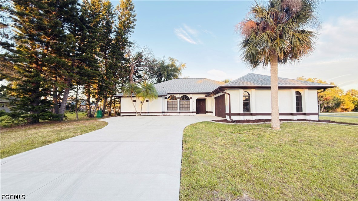 3 Bed Pool Home for Sale in Port Charlotte, photo 2