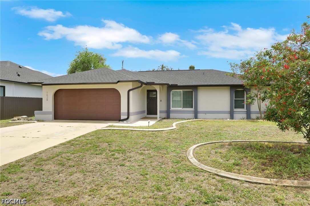 3 Bed SingleFamilyResidence for Sale in Cape Coral, photo 2