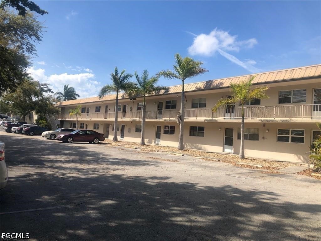 2 Bed Condominium for Sale in Fort Myers, photo 2